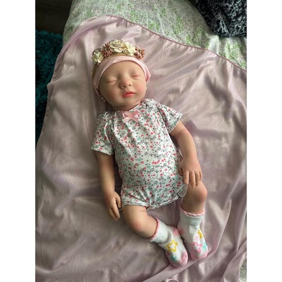 🆕16 Inch Full Platinum Silicone 4 Lb Sleeping Baby Girl Real Life Baby Doll - Picture 5 of 14